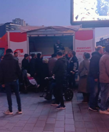 Dark Blue and Yellow Luxury Real Estate Business Card