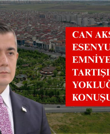 Dark Blue and Yellow Luxury Real Estate Business Card (7)